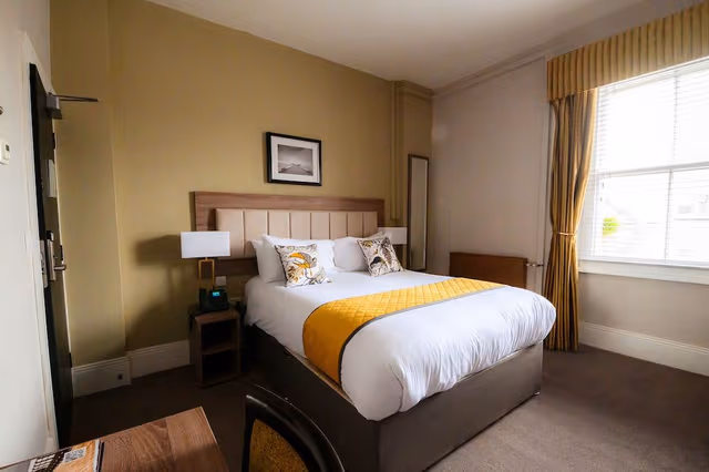 Classic Double or Twin Room, 1 King Bed, City View
