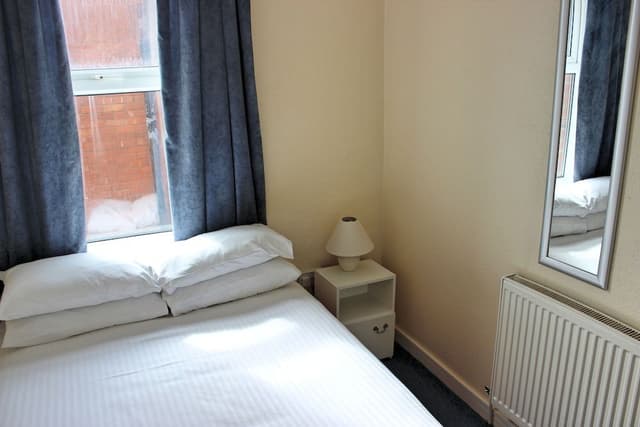Apartment, 1 Bedroom (Apartment 5, First Floor)