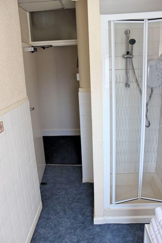 Apartment, 1 Bedroom (Apartment 6, First Floor)