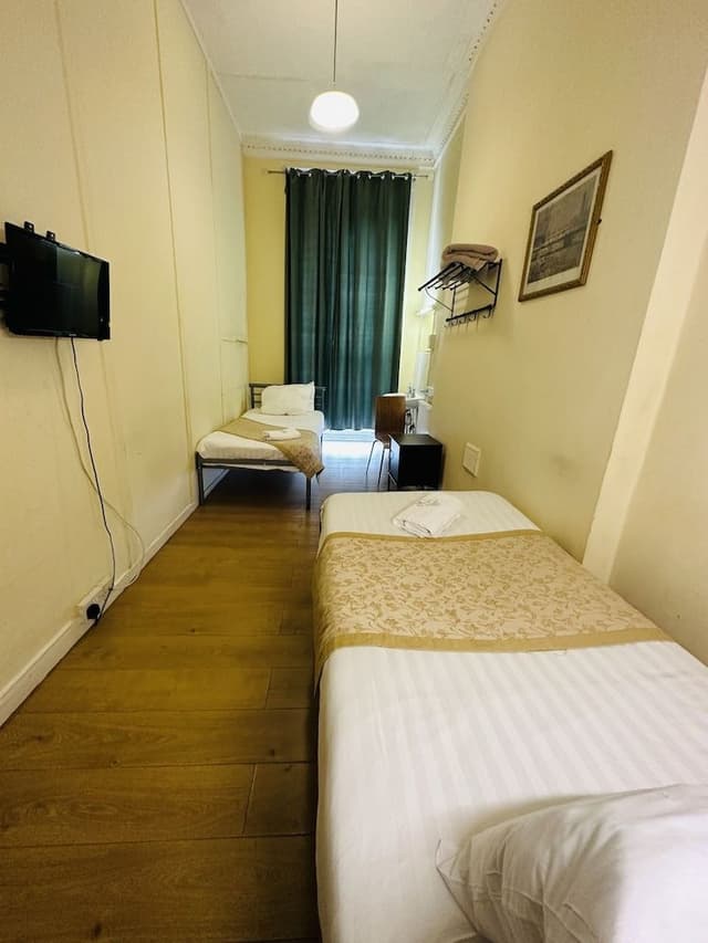 Basic Twin Room (Shared Bathroom)