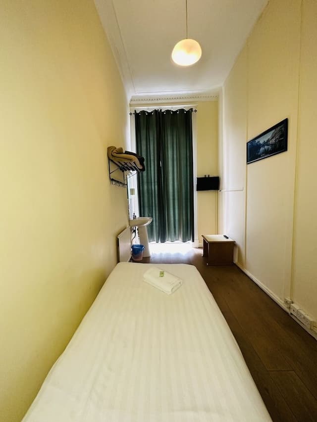 Basic Single Room (Shared Bathroom)