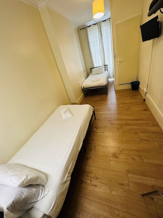 Basic Twin Room (Shared Bathroom)