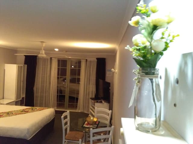 Business Studio Suite, Multiple Beds, Jetted Tub
