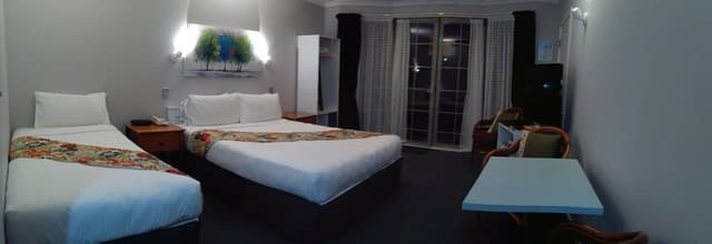 Business Studio Suite, Multiple Beds, Jetted Tub