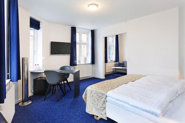 Junior Suite, 1 King Bed, City View