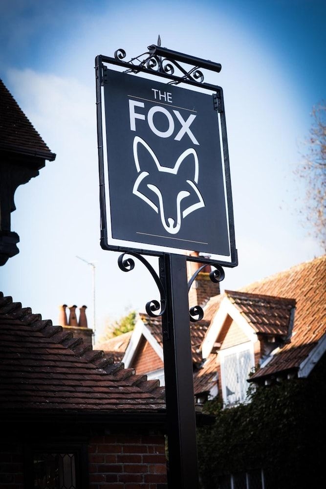 The Fox And Hounds0