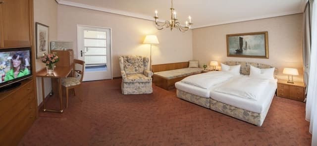Suite, Balcony, Partial Sea View
