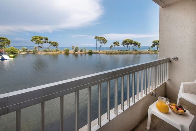 Triple Room, Sea Side