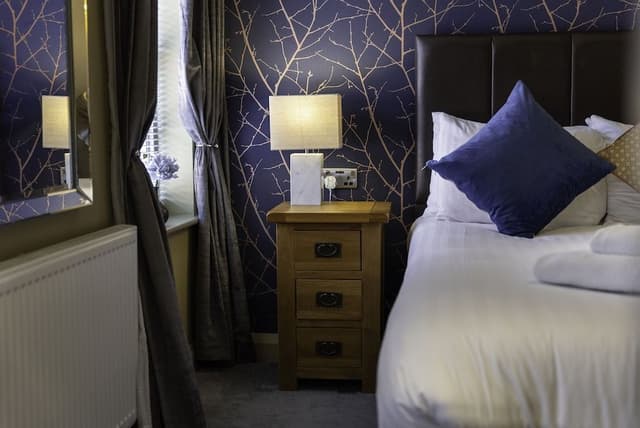 Classic Double or Twin Room, Ensuite