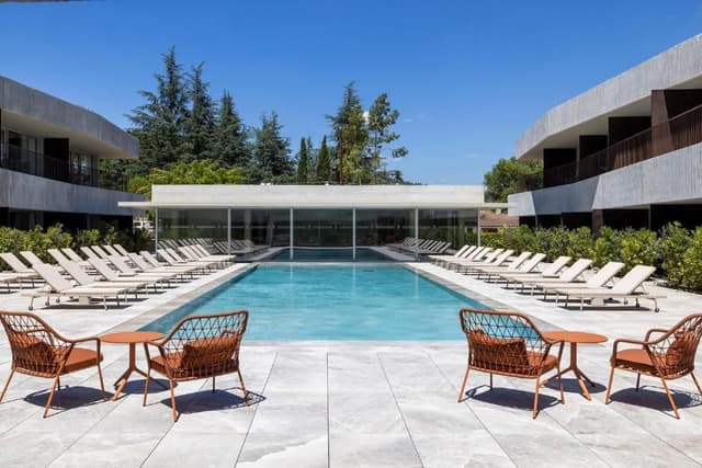 Apartment - Court side