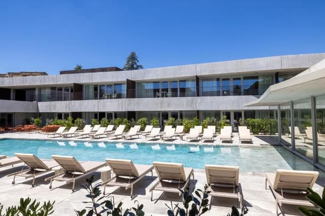 Suite with view onto the swimming pool