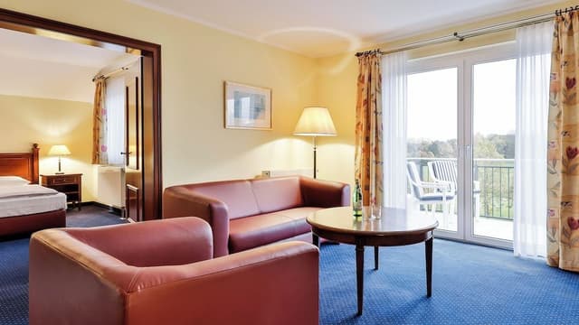 Deluxe Suite with double bed or twin bed