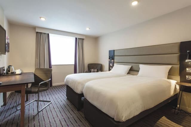 Standard Twin Room, Accessible Bathtub