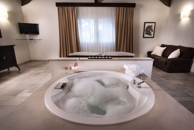 Suite (2 people)