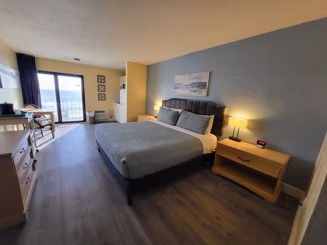 Standard Room, 1 King Bed, Kitchenette, Oceanfront