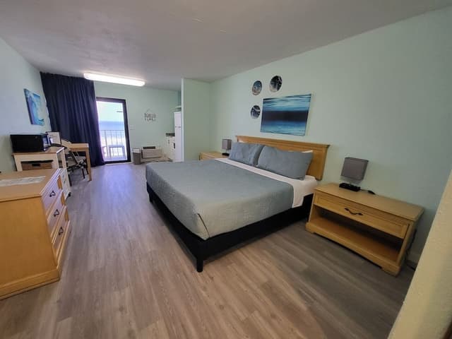 Standard Room, 1 King Bed, Kitchenette, Oceanfront