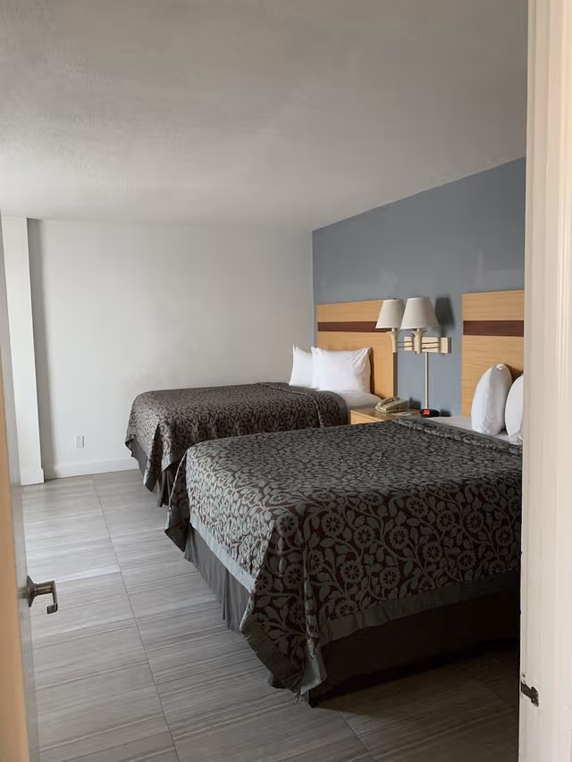 Deluxe Studio Suite, 1 King Bed, Hot Tub, Partial Ocean View