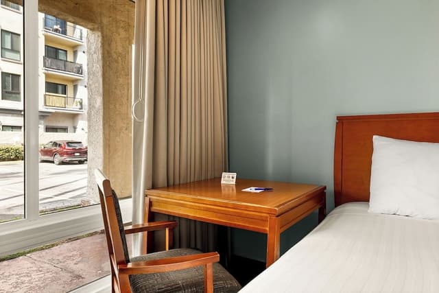 Standard Room, 2 Queen Beds, Accessible, Bathtub