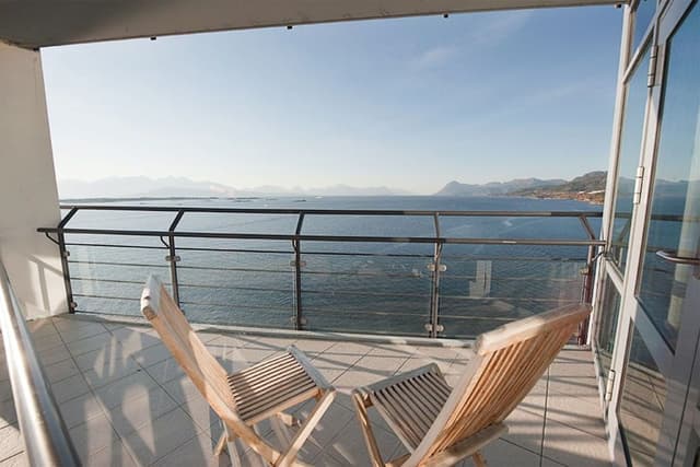 Superior Room, 1 King Bed, Balcony