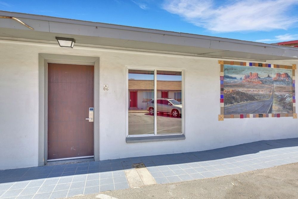 Desert Moon Motel0