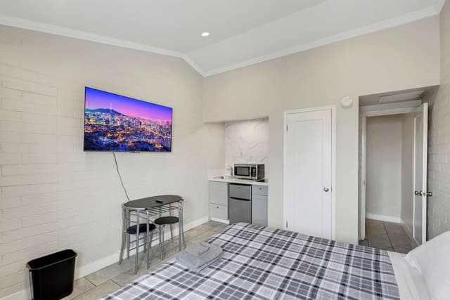 Standard Suite, 1 King Bed, Kitchenette, Ground Floor