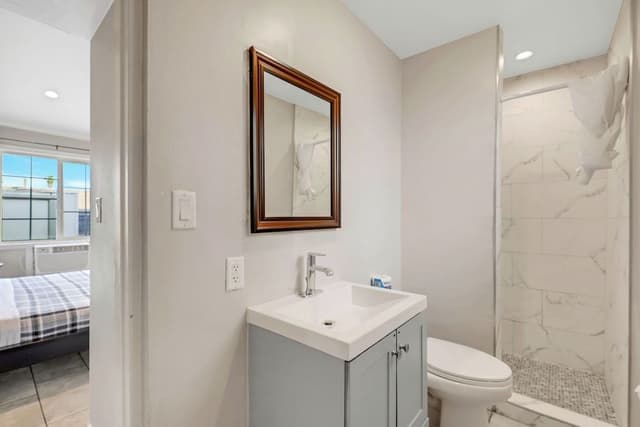 Standard Suite, 1 King Bed, Kitchenette, Ground Floor