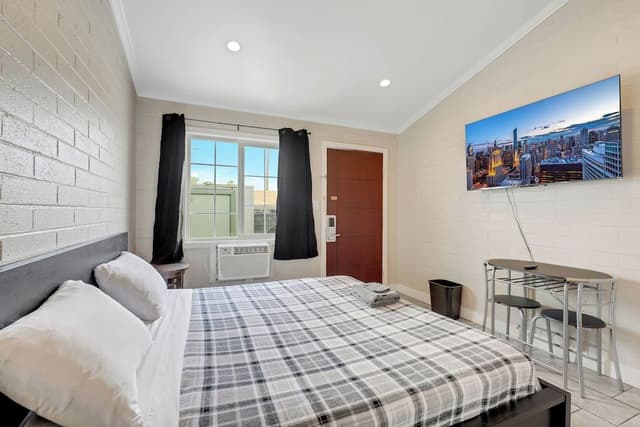 Standard Suite, 1 King Bed, Kitchenette, Ground Floor