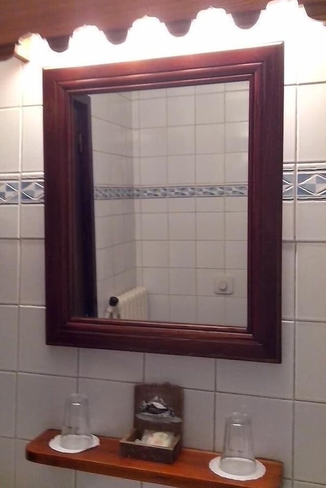 Twin Room, Bathtub