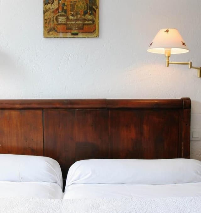 Twin Room, Bathtub