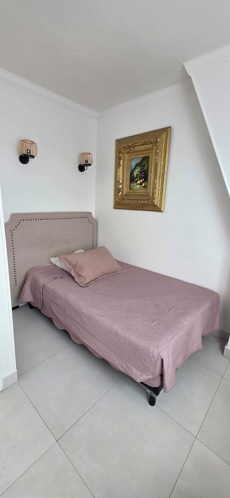 Standard Single Room (no elevator)