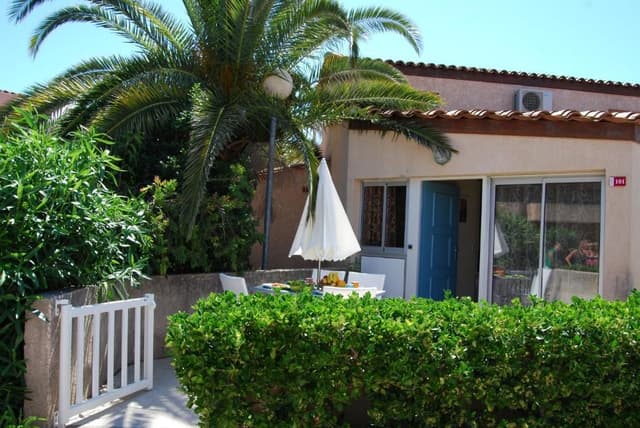 Small Duplex House with Air conditioning (4-6 Adults)