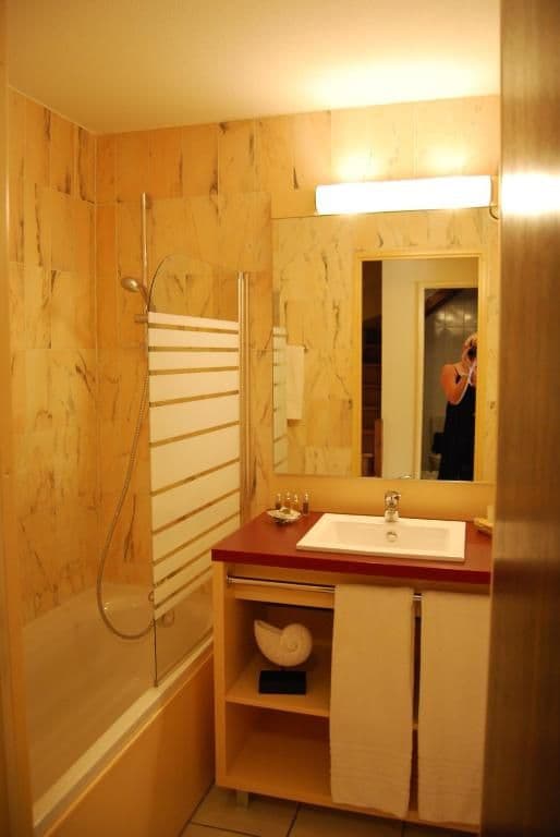 Small Duplex House with Air conditioning (4-6 Adults)