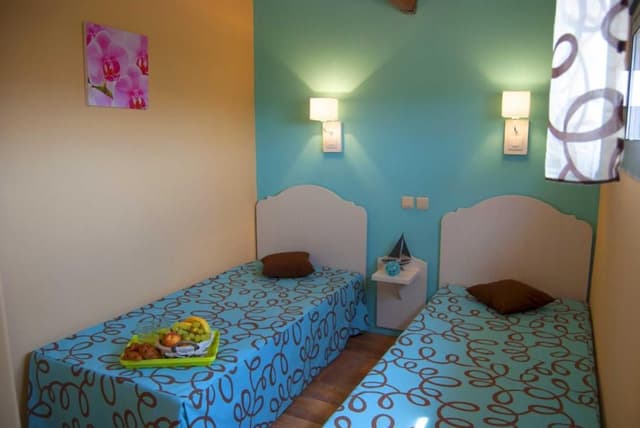 Small Duplex House with Air conditioning (4-6 Adults)