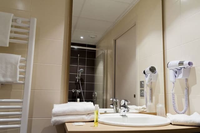 Chambre Simple Grand Lit