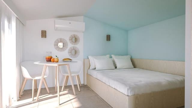 Bungalow, Beachside