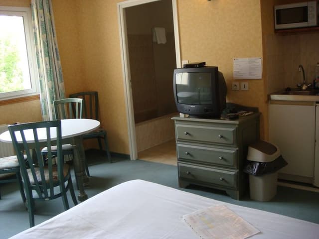 Comfort Room, Refrigerator & Microwave