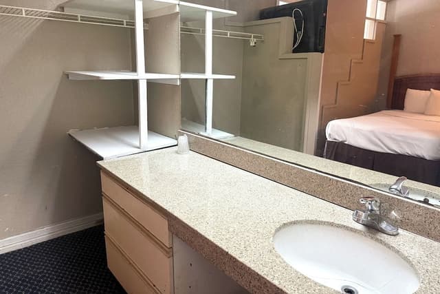 Suite (2 Full Beds)