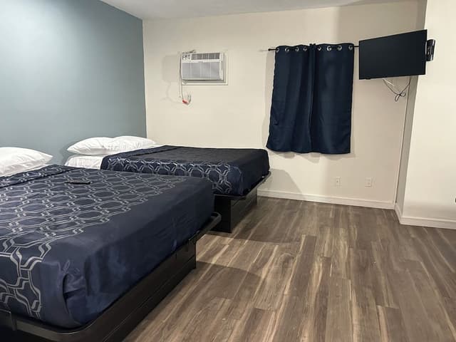 Basic Room, Multiple Beds
