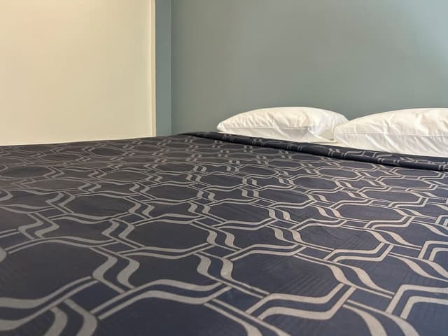 Basic Room, 1 Queen Bed