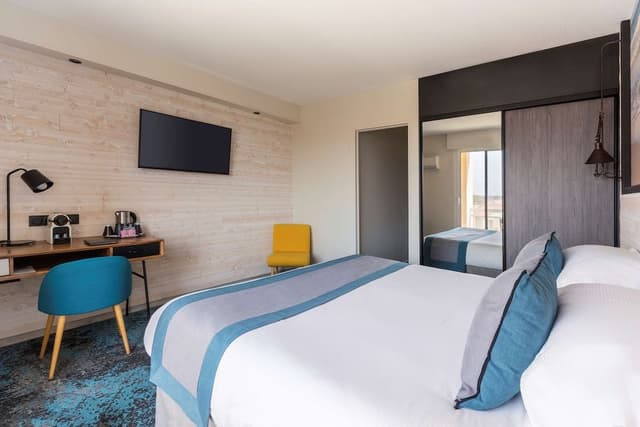 Standard Room, 1 King Bed, Non Smoking, City View (Twin bed on request)