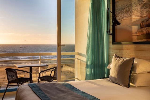 Comfort Room, 1 King Bed, Non Smoking, Sea View (Twin bed on request)