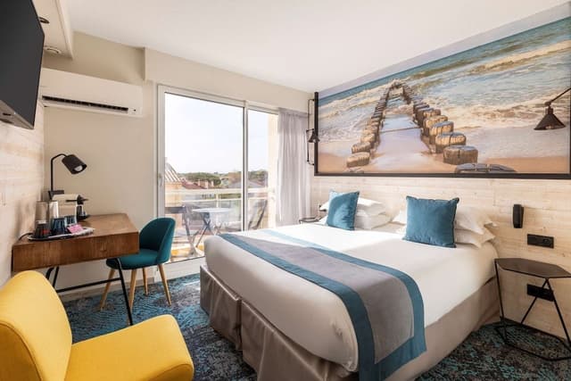Standard Room, 1 King Bed, Non Smoking, City View (Twin bed on request)