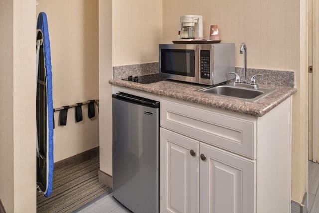 Room, 2 Queen Beds, Non Smoking, Kitchenette