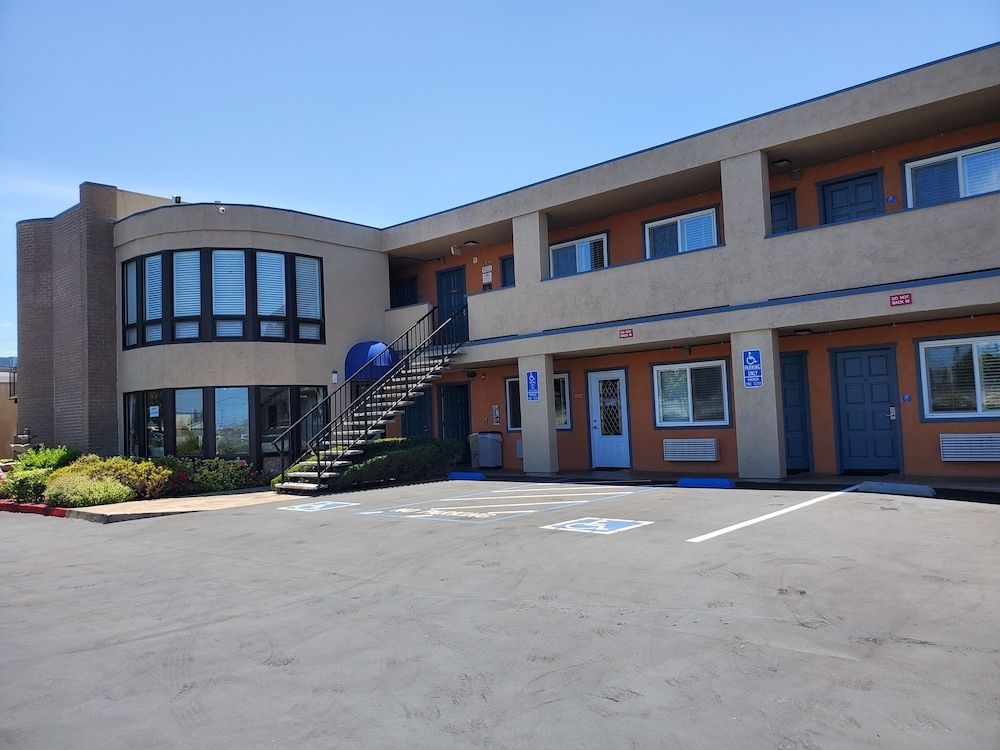 Americas Best Value Inn - San Carlos2