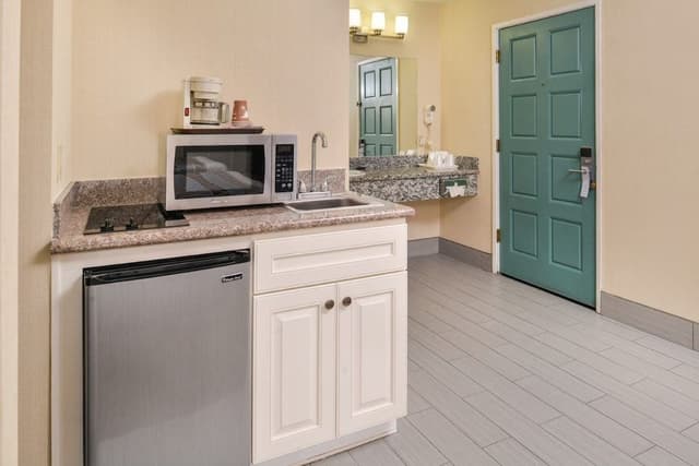 Room, 2 Queen Beds, Non Smoking, Kitchenette