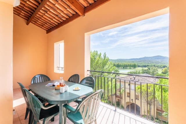 Two-Bedroom Apartment with Sleeping Alcove and Balcony (8 People)