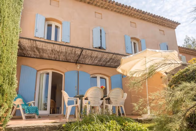 Two-Bedroom Duplex House with Sleeping Alcove (8 People)