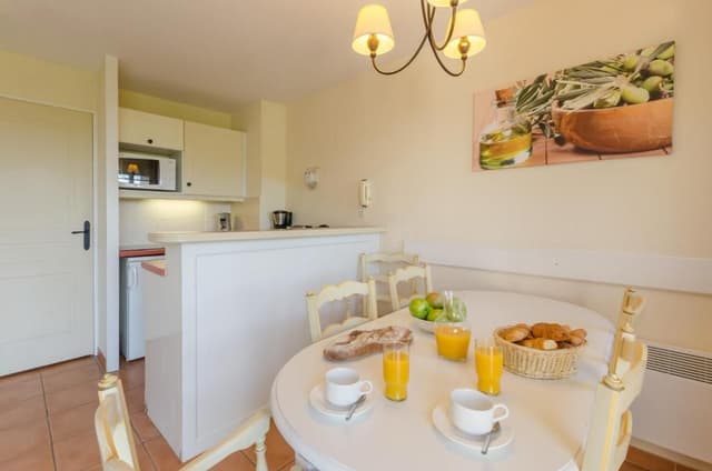 One-Bedroom Apartment with Sleeping Alcove and Terrace or Balcony (6 People) - Lake Distric