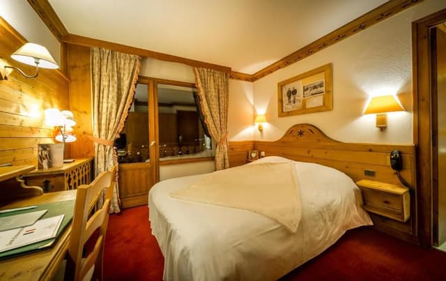 Cozy Single Room with Mountain View