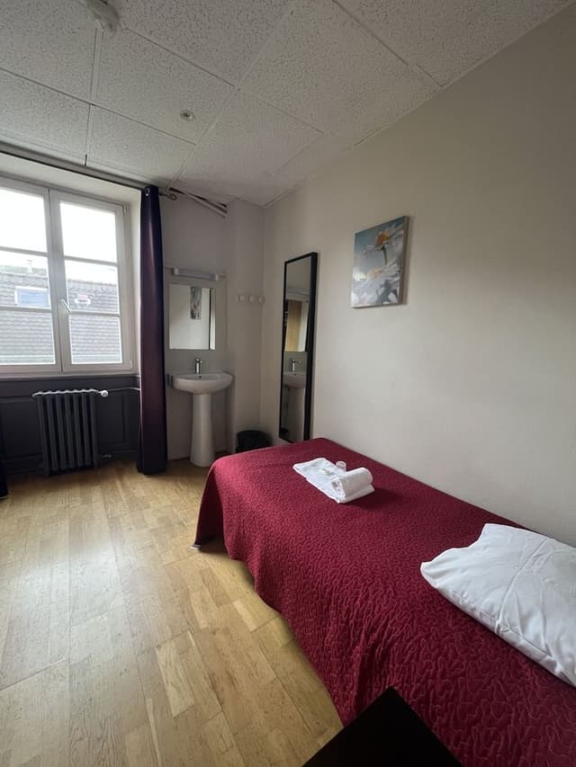 Single Room, Shared Bathroom (Avec lavabo)